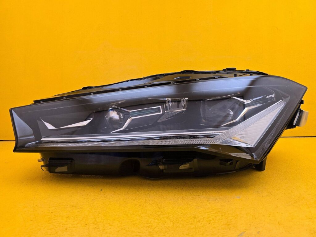 Skoda Superb IV Front Left LED Headlight OEM 3P1941015A