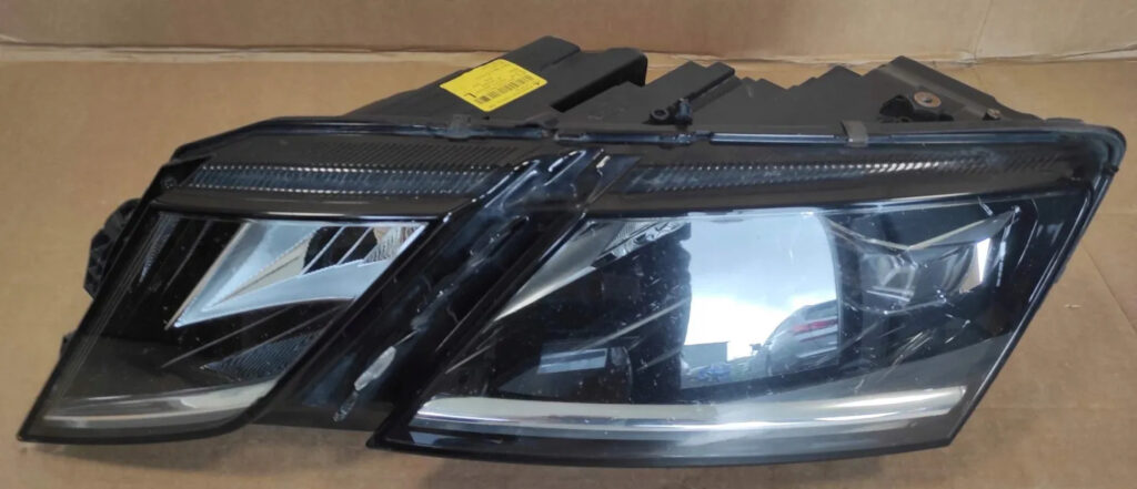 Skoda Octavia Front Left LED Headlight OEM 5E1941015D