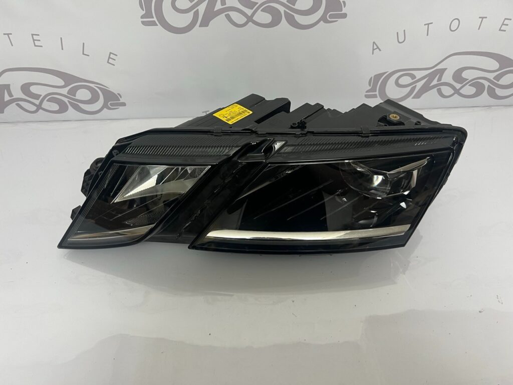 Skoda Octavia Front Left Headlight OEM 5E1941015E