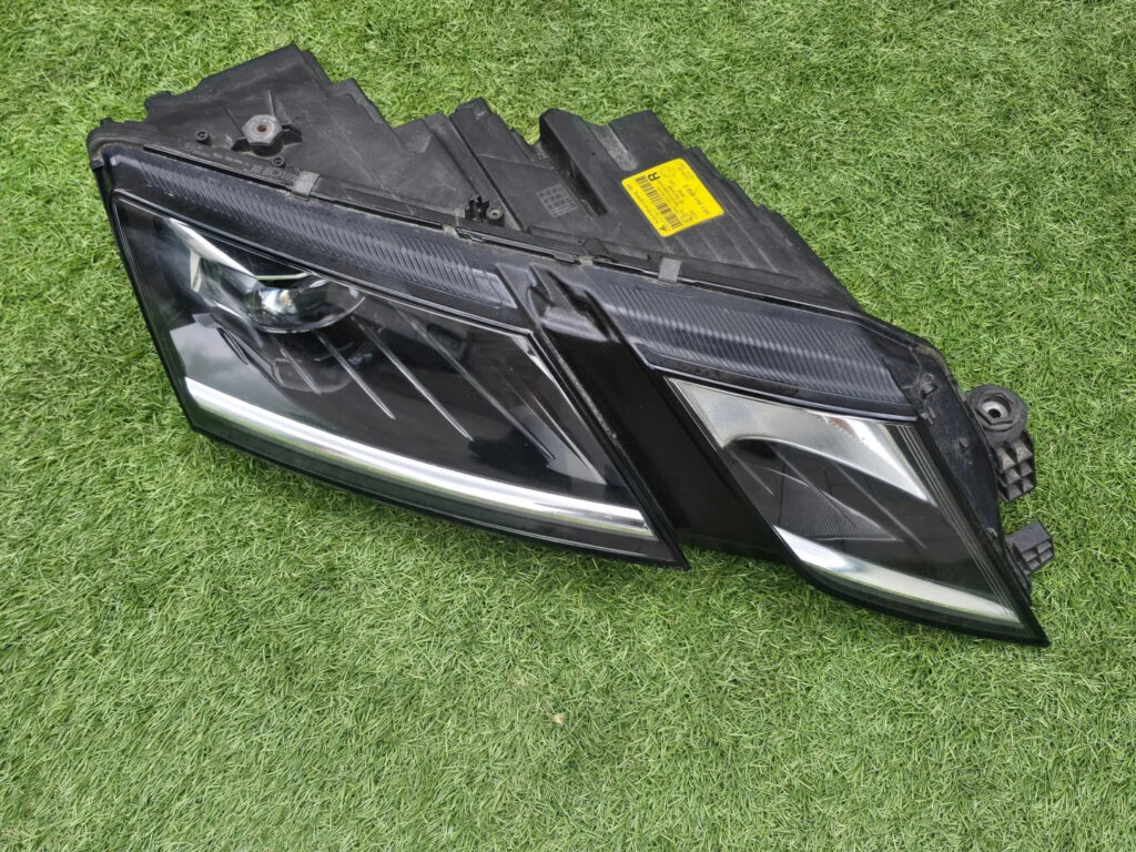 Skoda Octavia III Front Right LED Headlight OEM 5E1941016E
