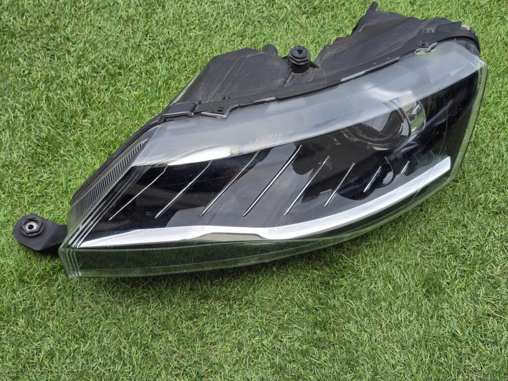 Skoda Rapid Front Left Headlight OEM 5JB941015C
