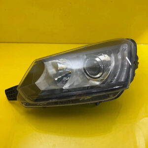Skoda Yeti 5L Front Left Xenon Headlight OEM 5L1941015C