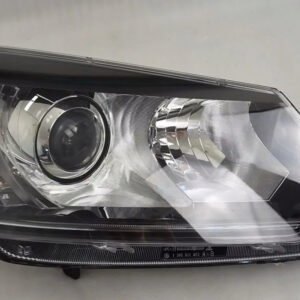 Skoda Yeti 5L Front Right Xenon Headlight OEM 5L1941016C