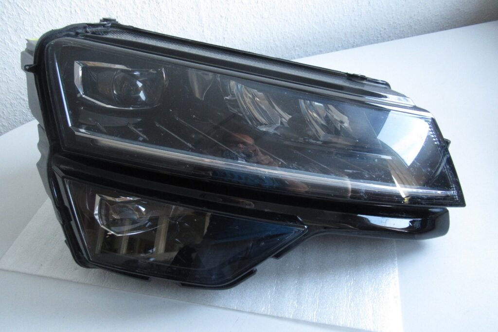 Skoda Karoq Front Right LED Headlight OEM 57B941016D