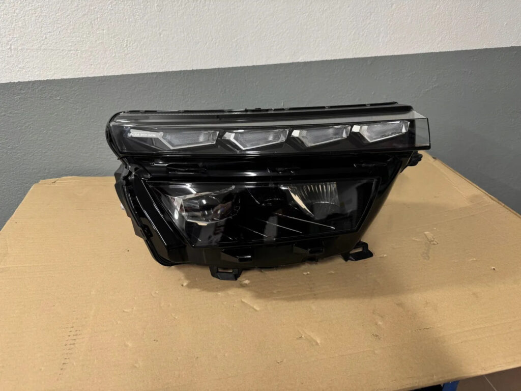 Skoda Kamiq Front Right Headlight OEM 658941016
