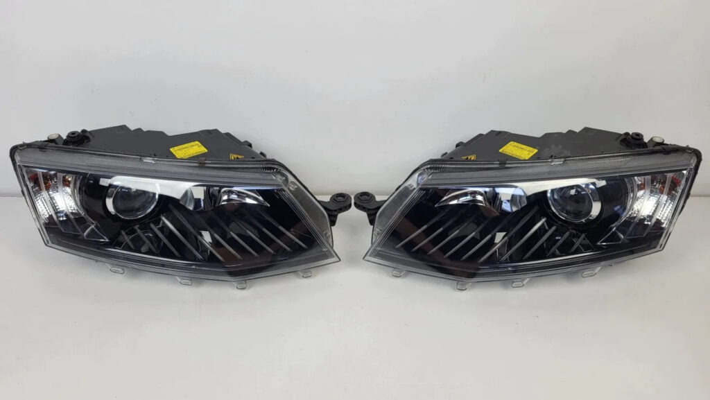 Skoda Octavia III Front Left Xenon Headlight OEM 5E1941015B