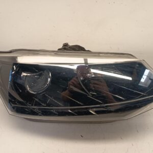 Skoda Fabia III / NJ Front Right Halogen Headlight OEM 6V1941016B