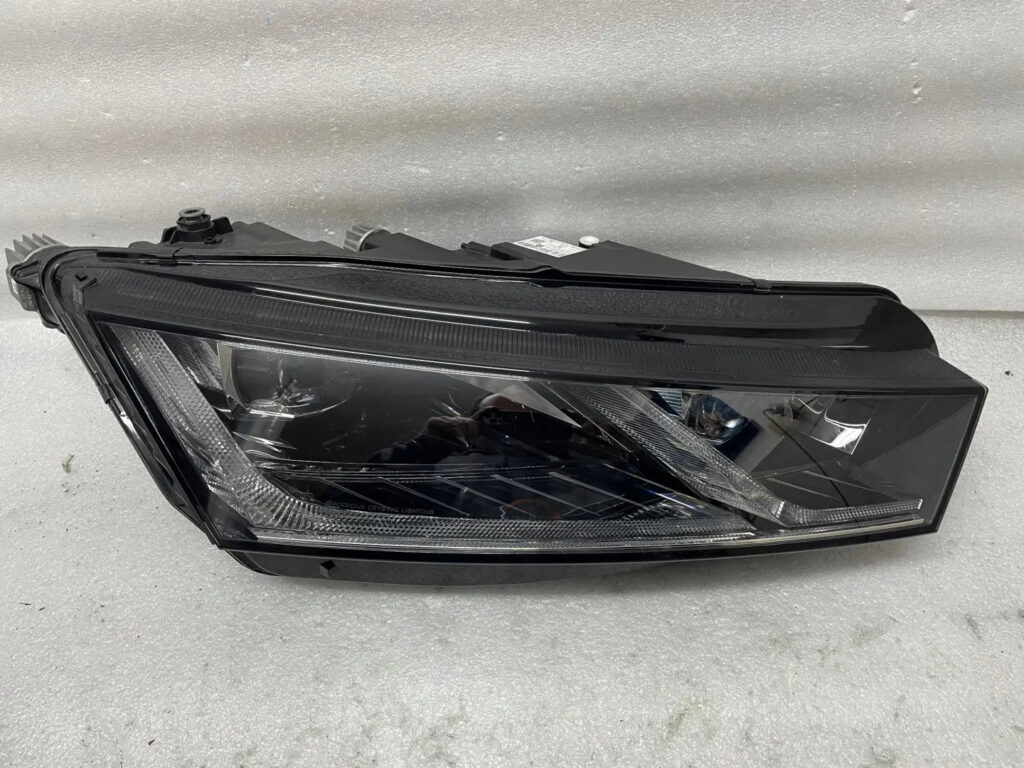 Skoda Octavia IV Front Right LED Headlight OEM 5E4941016A