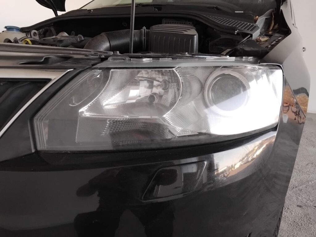 Skoda Rapid NH Front Left Xenon Headlight OEM 5JB941015A