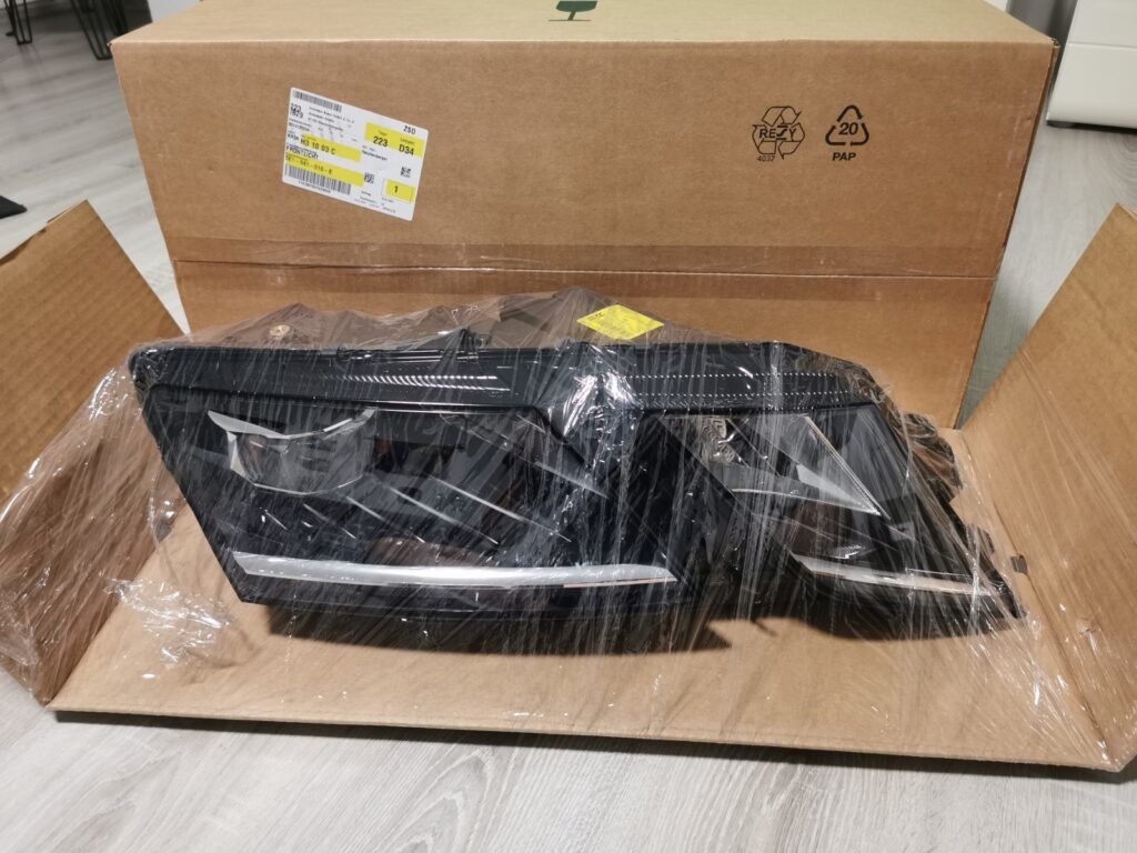 Skoda Octavia Front LED Headlight OEM 5E1941016E
