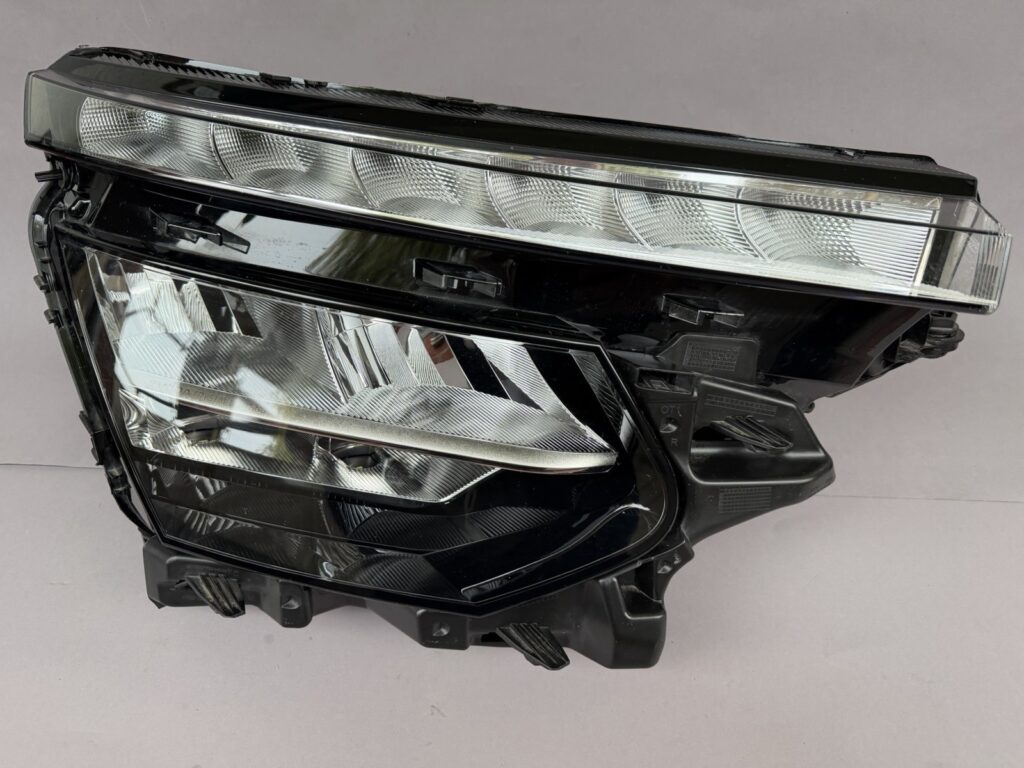 Skoda Kamiq Front Right LED Headlight OEM 655941016B