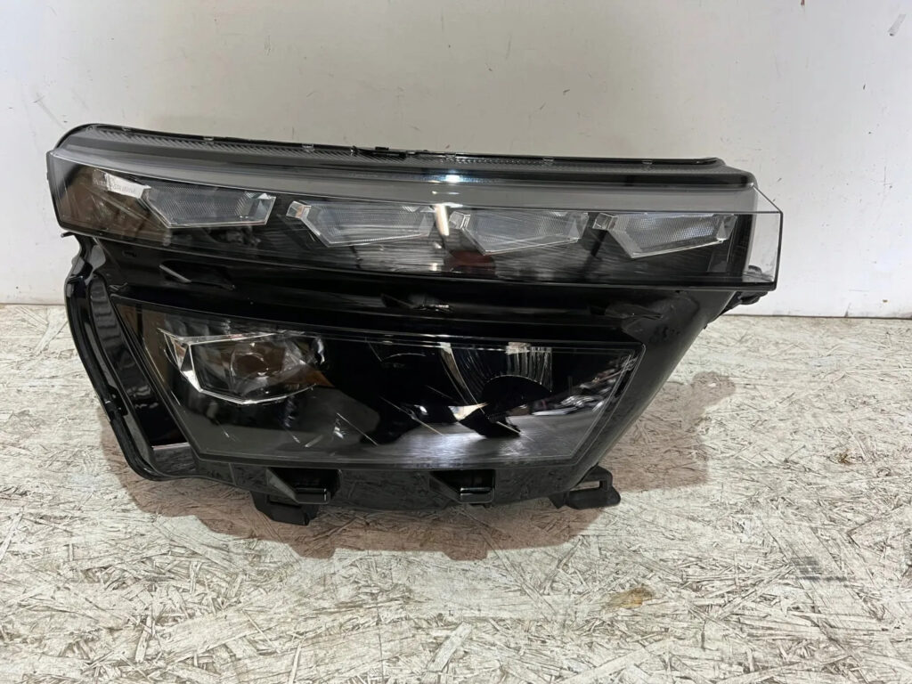 Skoda Kamiq Front Right Headlight OEM 658941016B