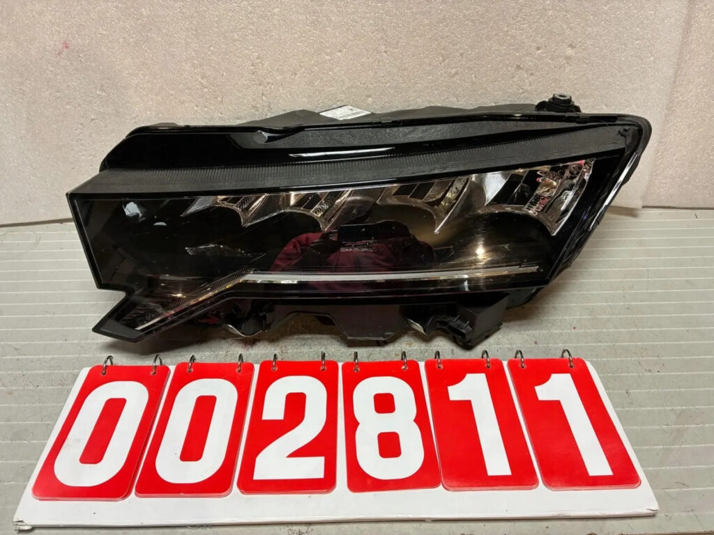 Skoda Octavia Front Left LED Headlight OEM 5E4941009