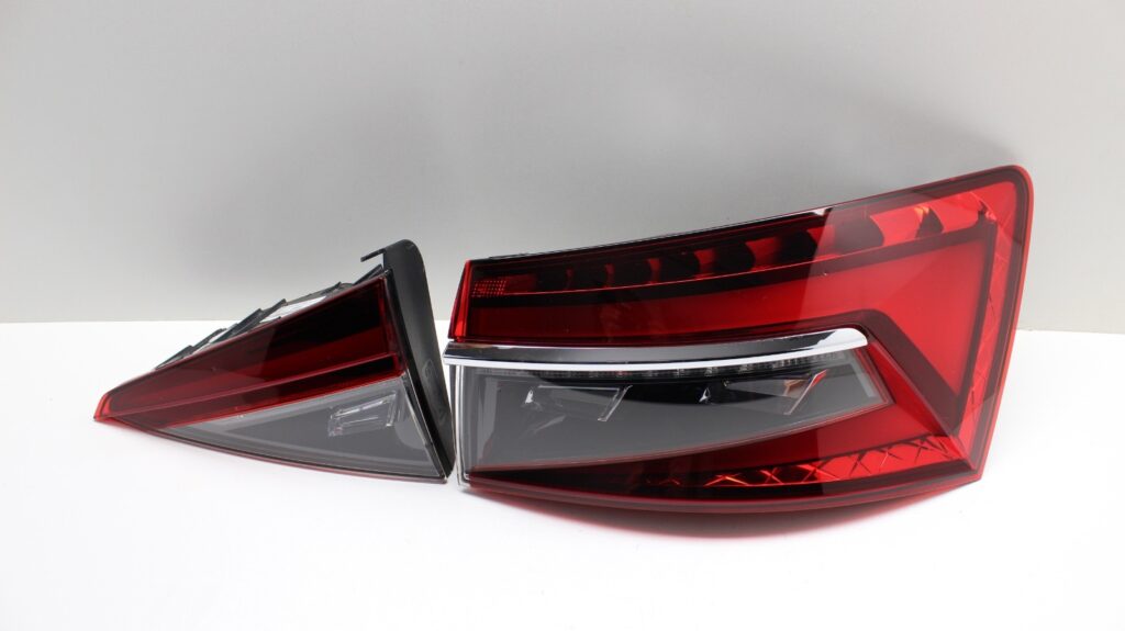 Skoda Superb III Right LED Tail Light Set