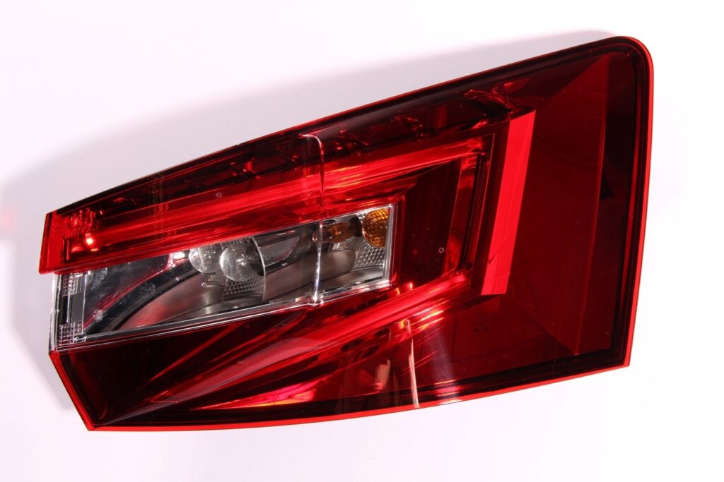 Skoda Superb III / 3V Rear Right Bulb Tail Light OEM 3V9945208A