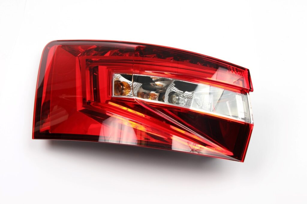 Skoda Superb III / 3V Left Bulb Tail Light OEM 3V9945207A
