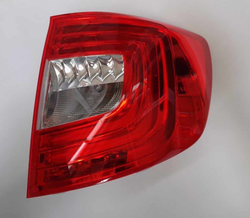 Skoda Superb II / 3T Rear Right Bulb Tail Light OEM 3T9945096A