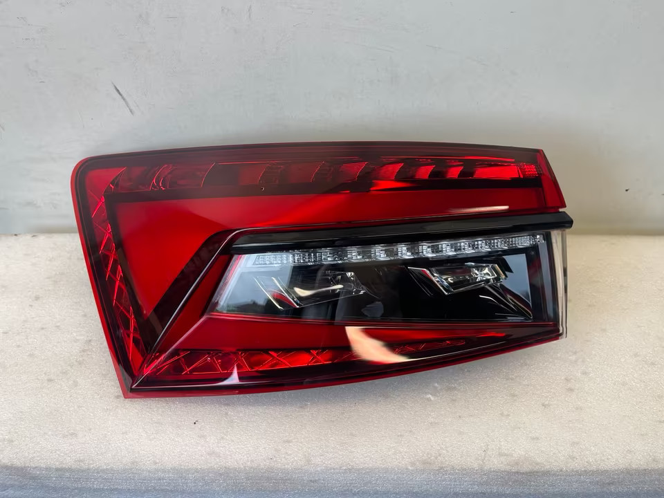 Skoda Superb III / 3V Left LED Tail Light OEM 3V9945207B