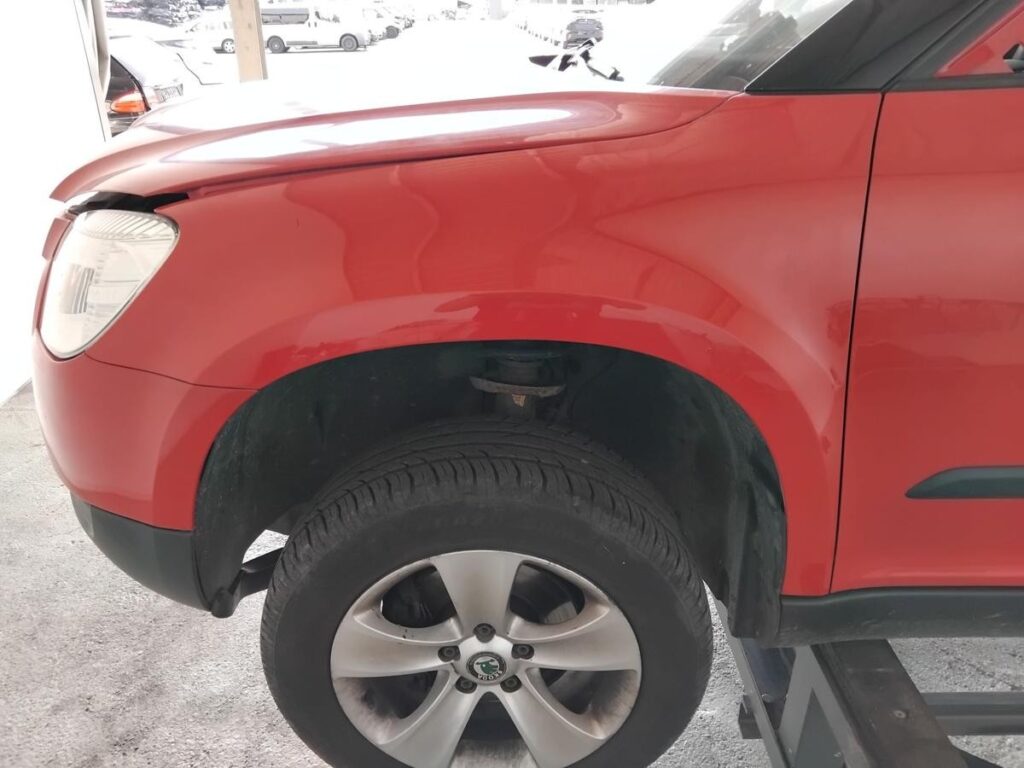 Skoda Yeti 5L Front Left Fender Corrida Red OEM 5L0821021