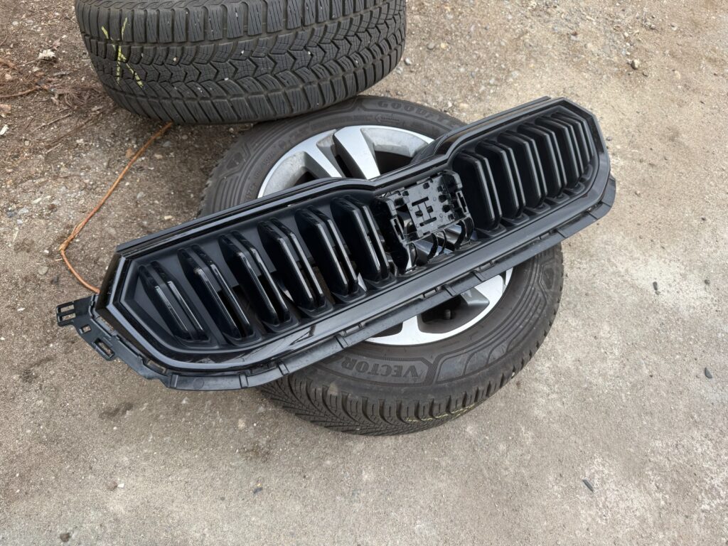 Skoda Kamiq Front Grille Black OEM 658853653C