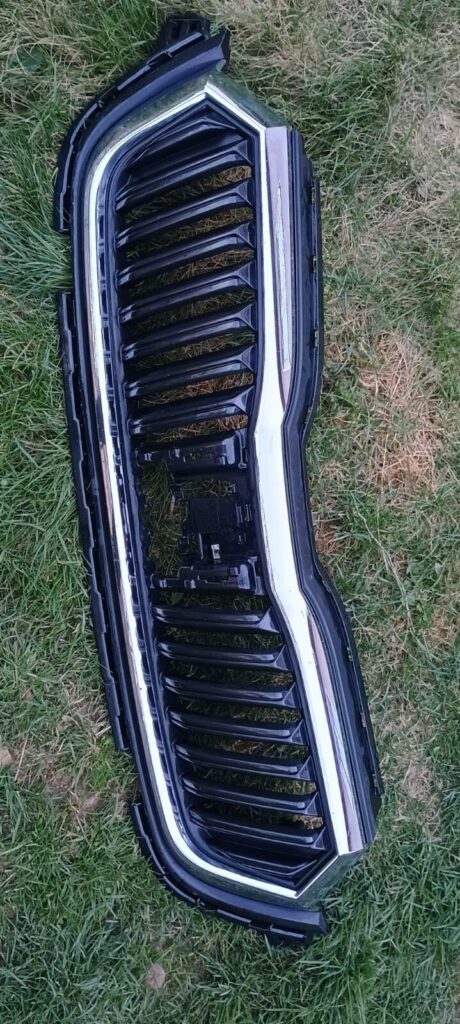 Skoda Octavia Front Grille OEM 5E3807723