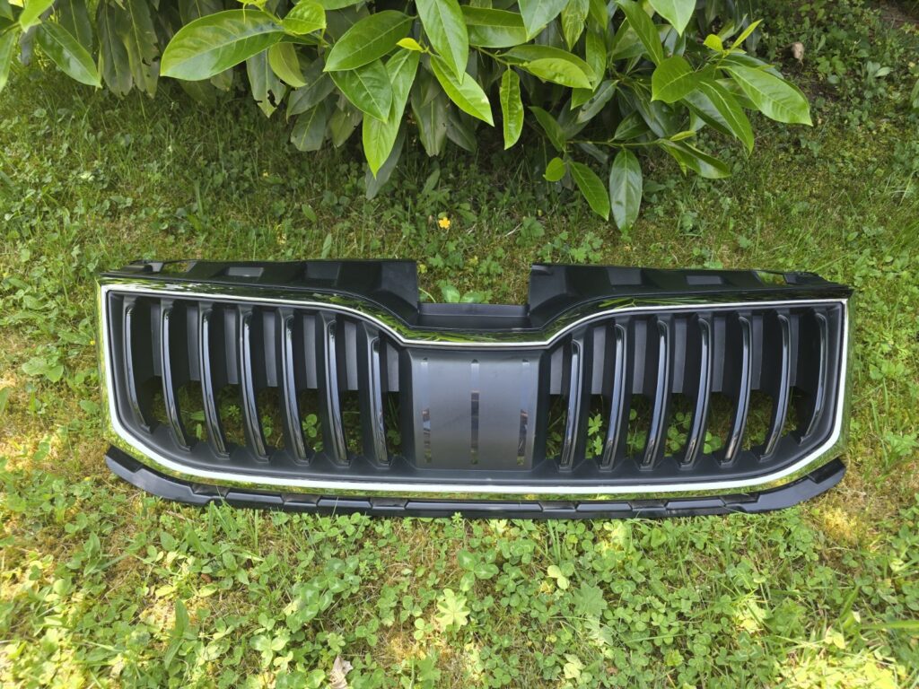 Skoda Octavia III / 5E Front Grille OEM 5E0853653A