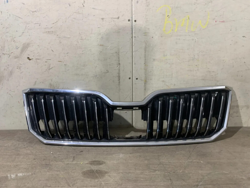 Skoda Superb III / 3V Front Grille OEM 3V0853653B
