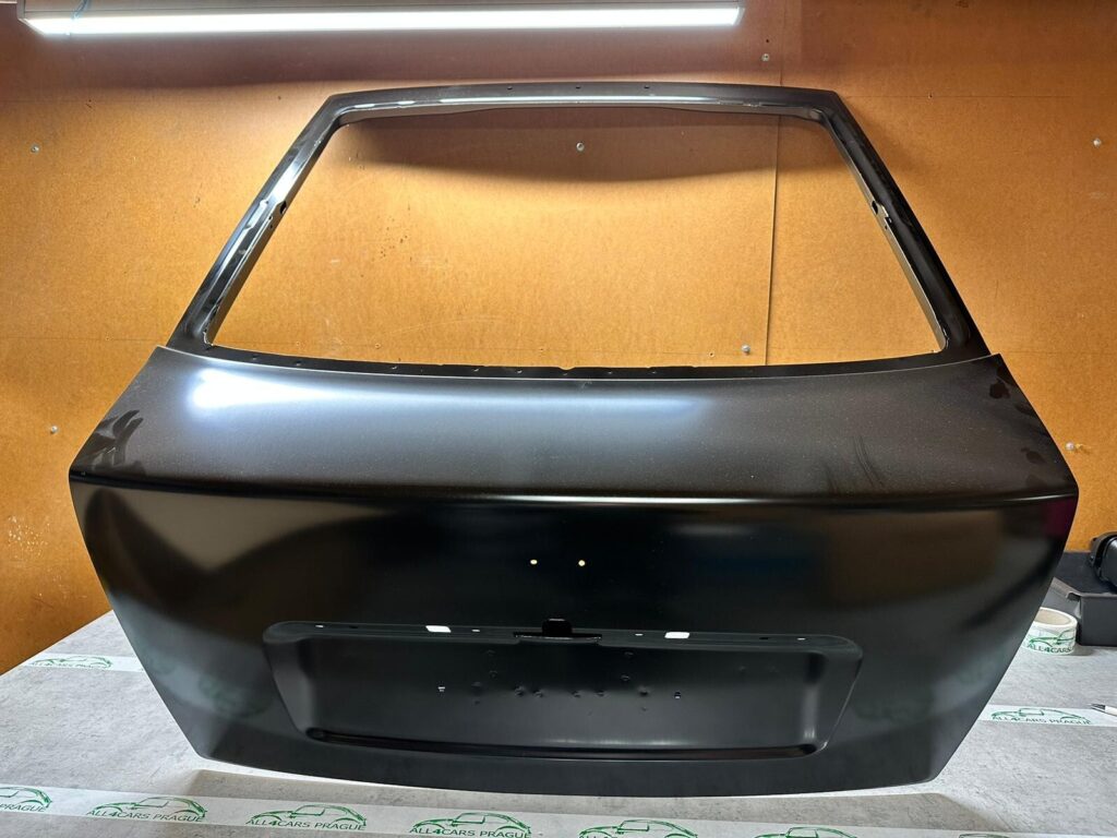 Skoda Octavia I / 1U Rear Tailgate OEM 1U6827023E