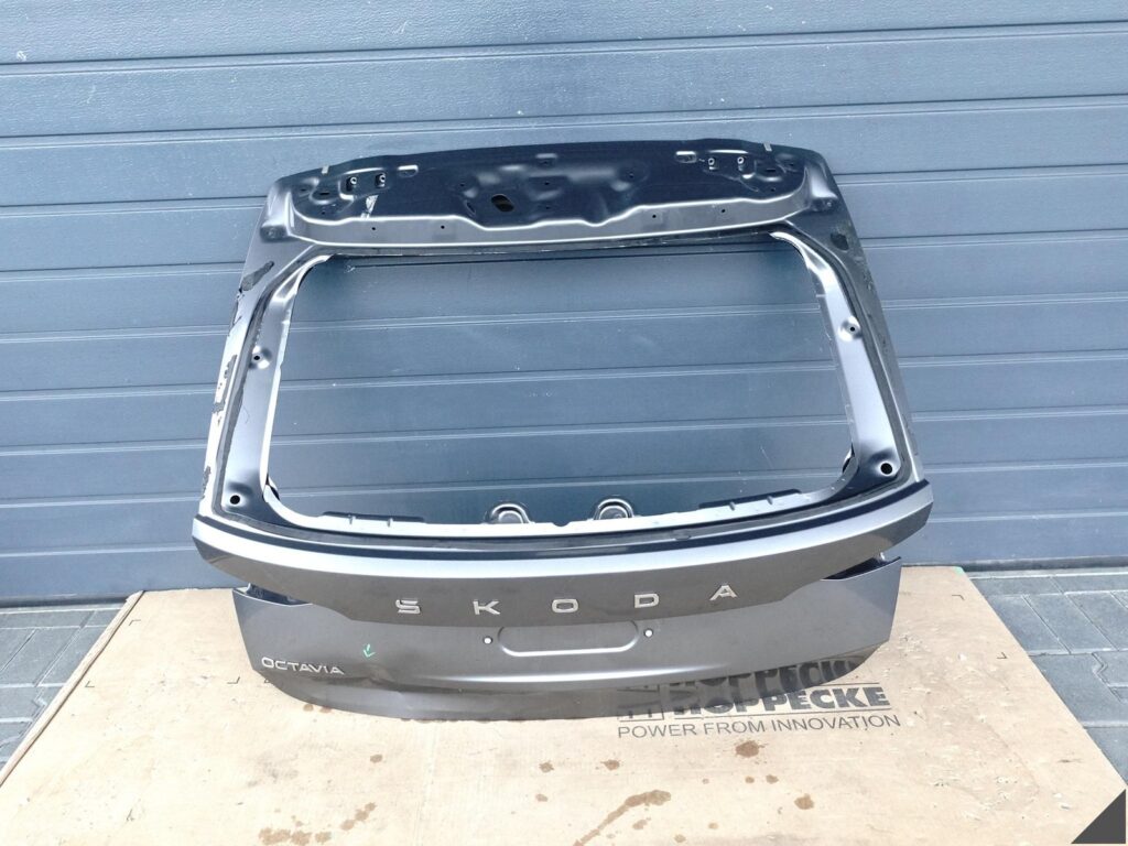 Skoda Octavia IV Rear Tailgate OEM 5E7827023A