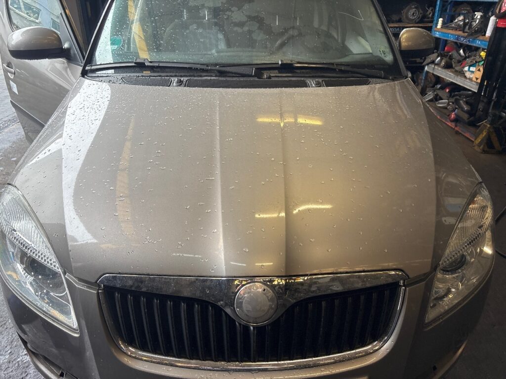 Skoda Roomster 5J Front Hood