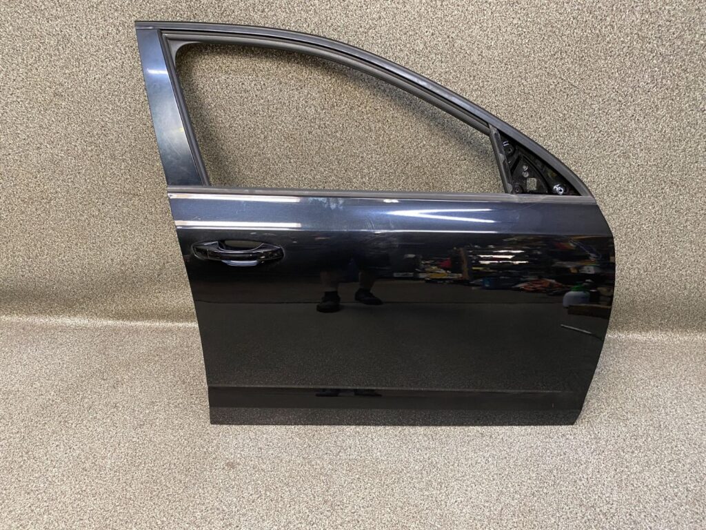 Skoda Octavia III / 5E Front Right Door Black Magic Pearl