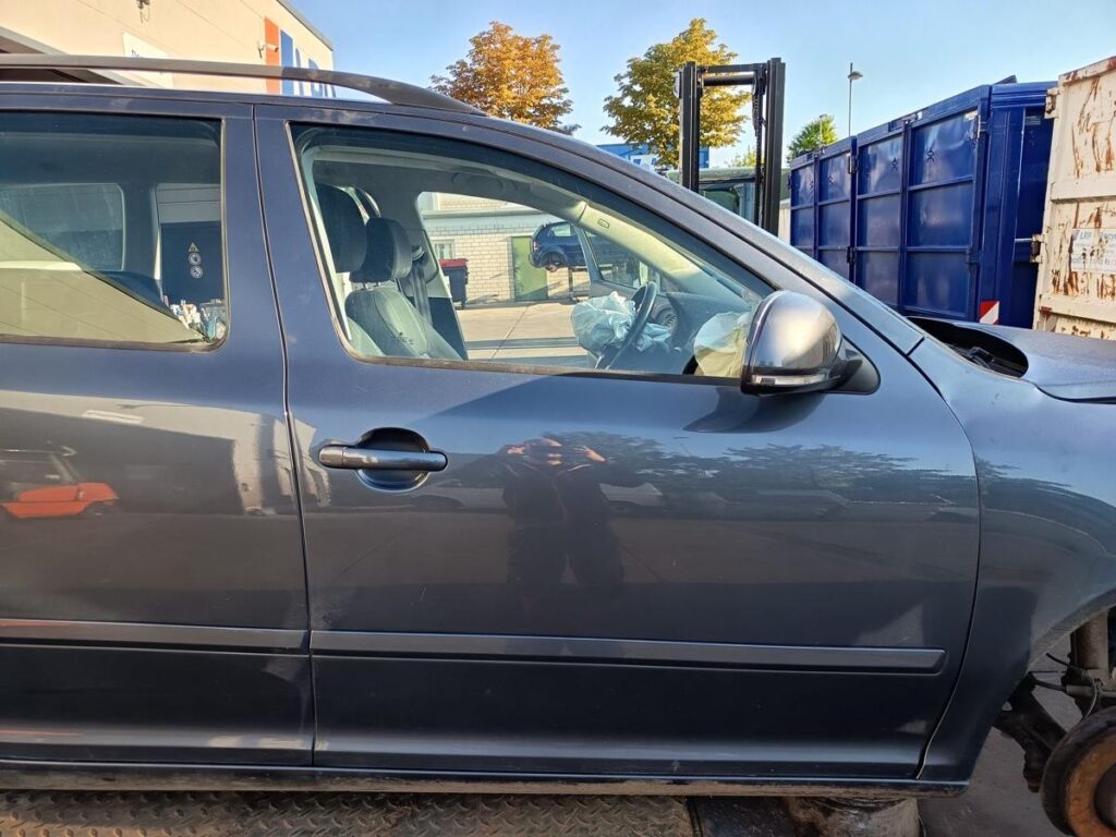 Skoda Octavia II / 1Z Front Right Door Anthracite Grey OEM 1Z0831052