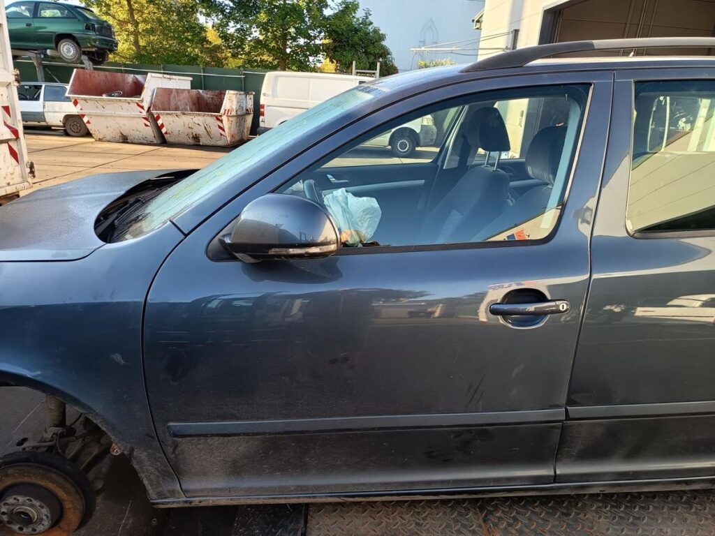 Skoda Octavia II / 1Z Front Left Door Anthracite Grey OEM 1Z0831051