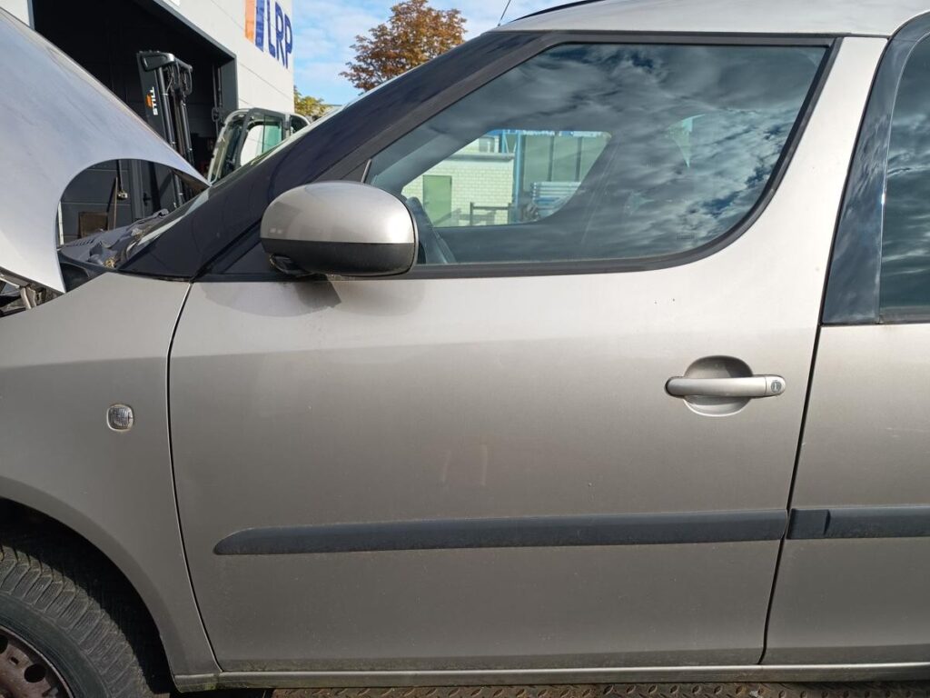 Skoda Roomster Front Left Door Cappuccino Beige Metallic OEM 5J7831051