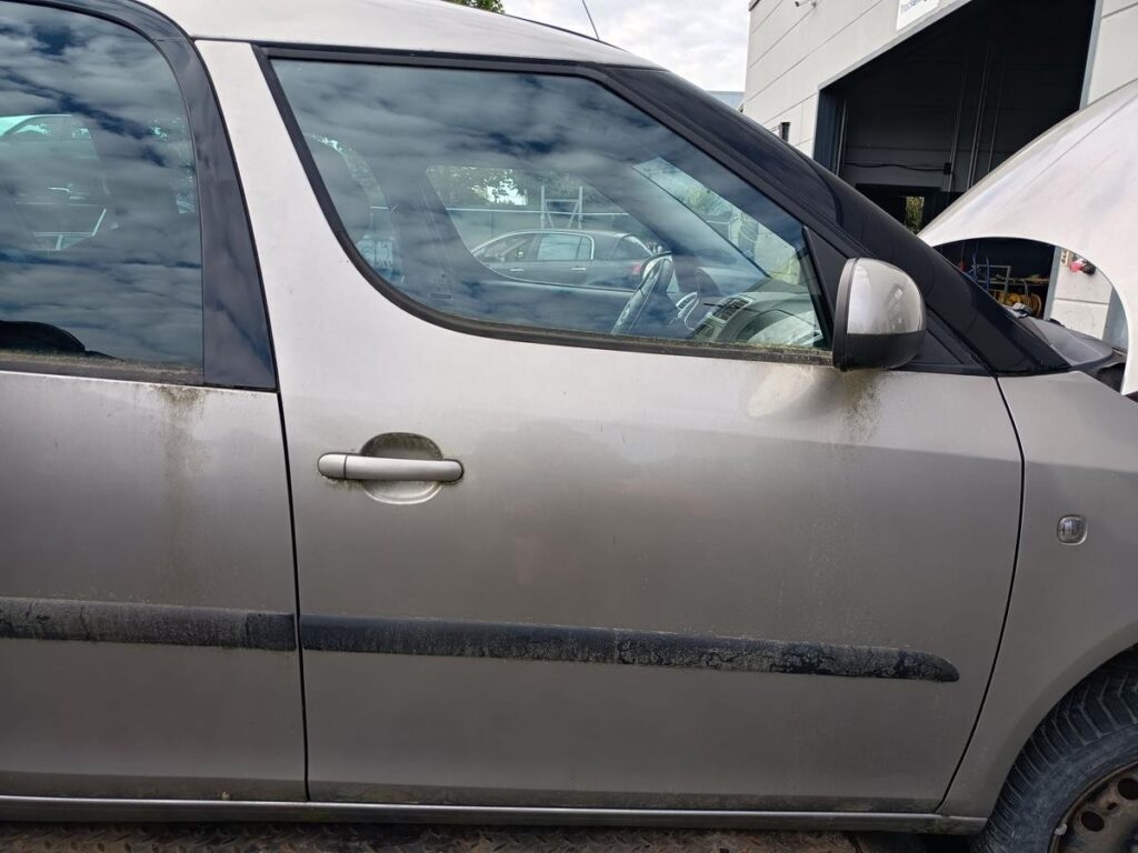 Skoda Roomster Front Right Door Cappuccino Beige Metallic OEM 5J7831052