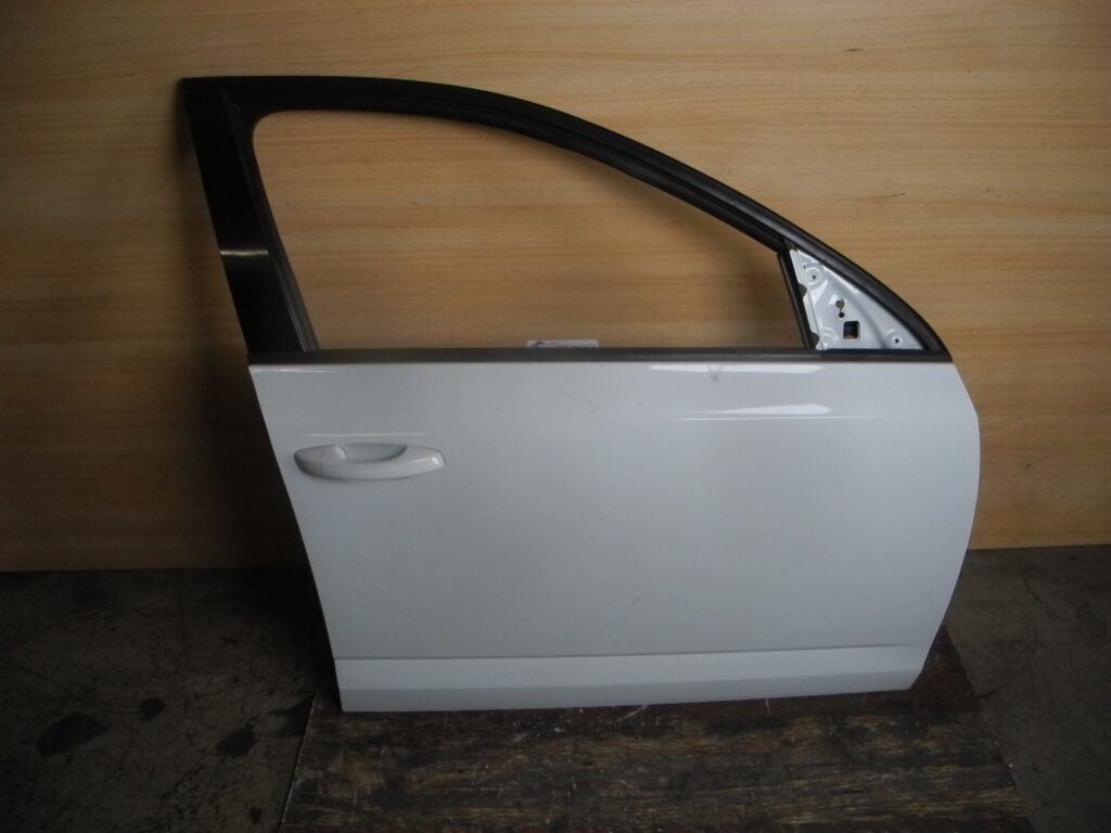 Skoda Octavia III / 5E Front Right Door OEM 5E0831056A