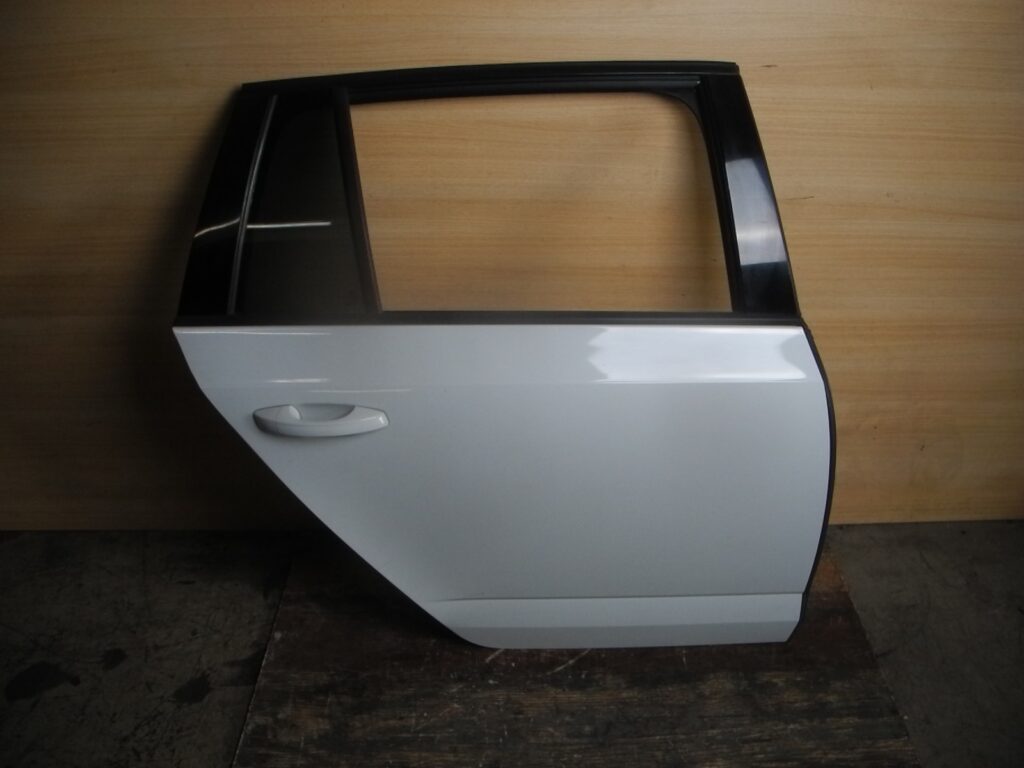 Skoda Octavia III / 5E Rear Right Door Glacier White OEM 5E9833056C