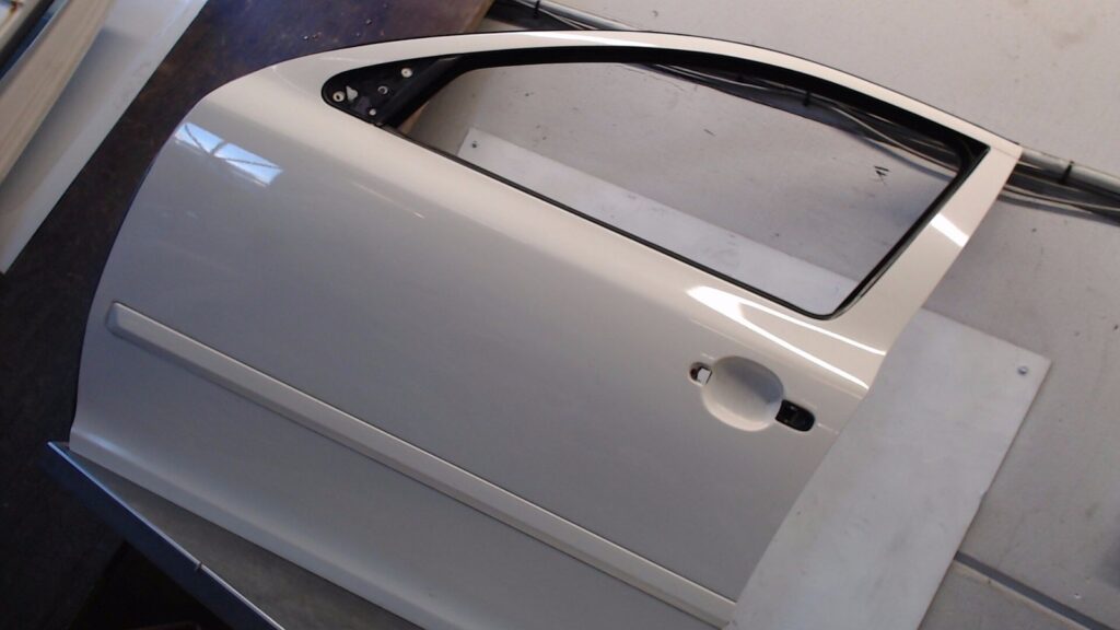 Skoda Octavia II / 1Z Front Left Door White OEM 1Z0831055