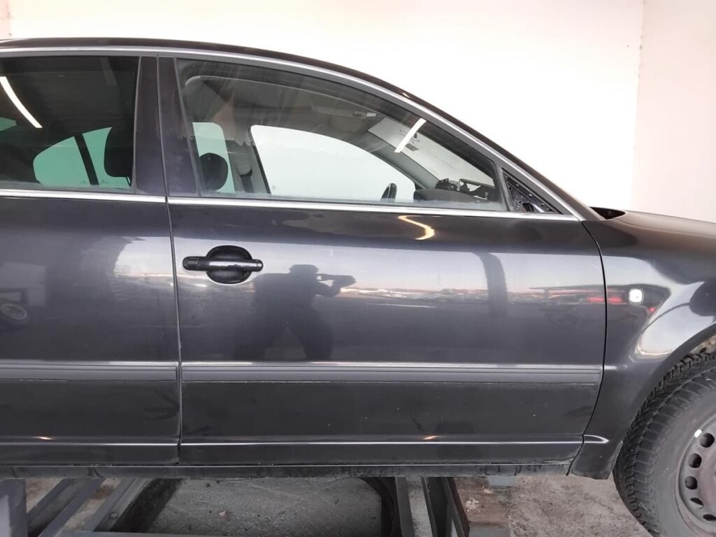 Skoda Superb I / 3U Front Right Door Black Magic Metallic OEM 3B4831052BE