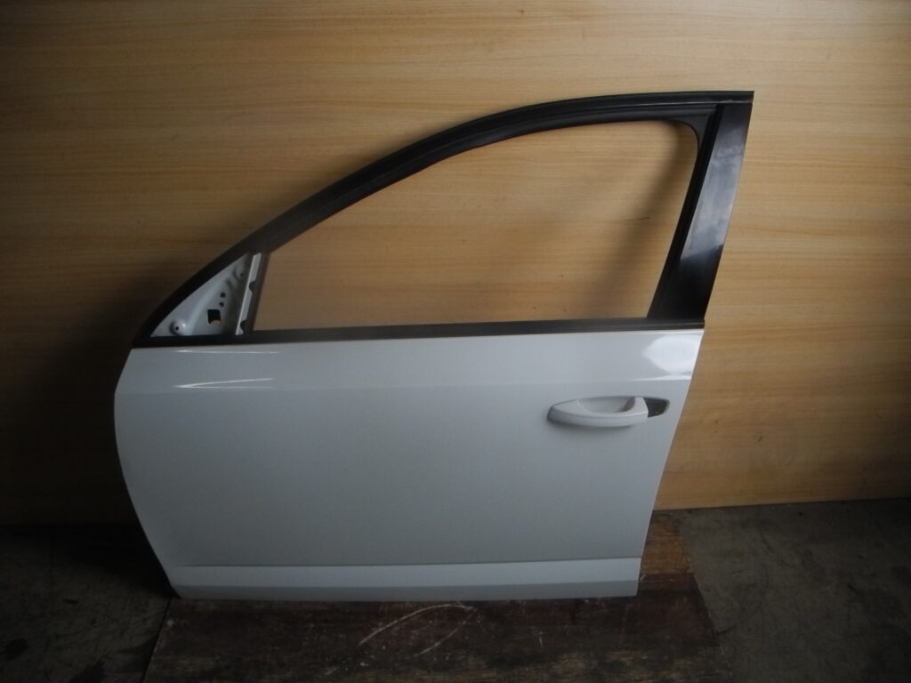 Skoda Octavia III / 5E Front Left Door OEM 5E0831055A