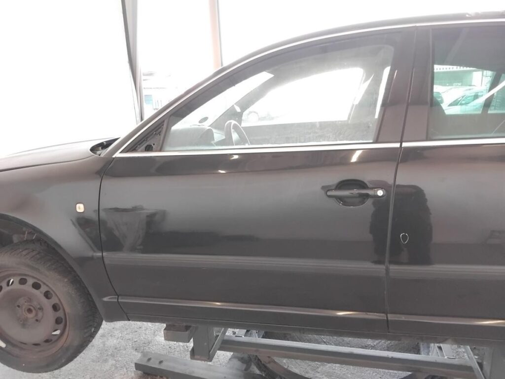 Skoda Superb I / 3U Front Left Door Black Magic Metallic OEM 3B4831051BE
