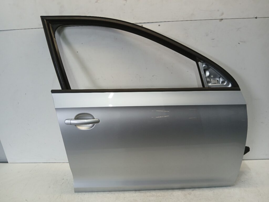 Skoda Rapid Front Right Door Brilliant Silver