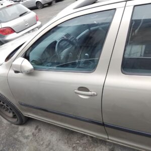 Skoda Octavia II / 1Z Front Left Door Sahara Beige Metallic OEM 1Z0831051