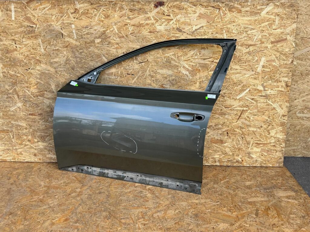 Skoda Superb III / 3V Front Left Door Black OEM 3V0831311