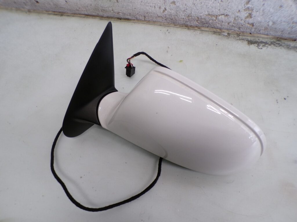Skoda Octavia II / 1Z Left Side Mirror Candy White