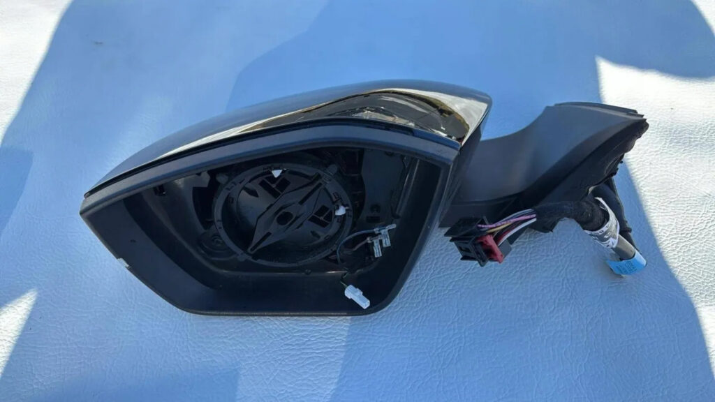 Skoda Octavia IV / NX Left Side Mirror White OEM 5E4857407
