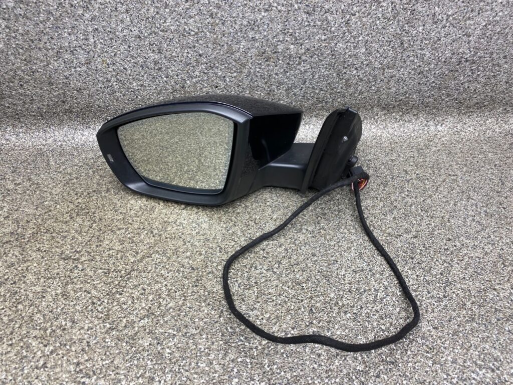 Skoda Octavia III / 5E Left Side Mirror Black