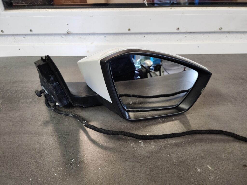 Skoda Superb III / 3V Right Side Mirror White