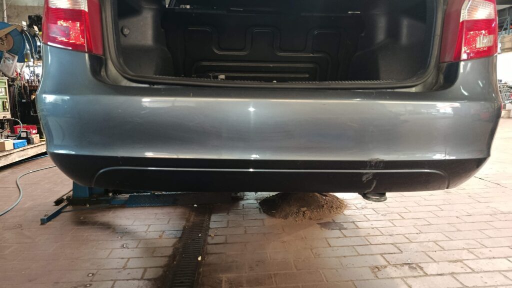 Skoda Fabia II / 5J Rear Bumper Cover Grey OEM 5J9807421