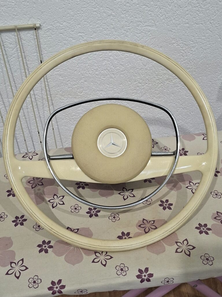 Mercedes Classic W114 / W115 / W108 / W111 / W113 / W109 Steering Wheel